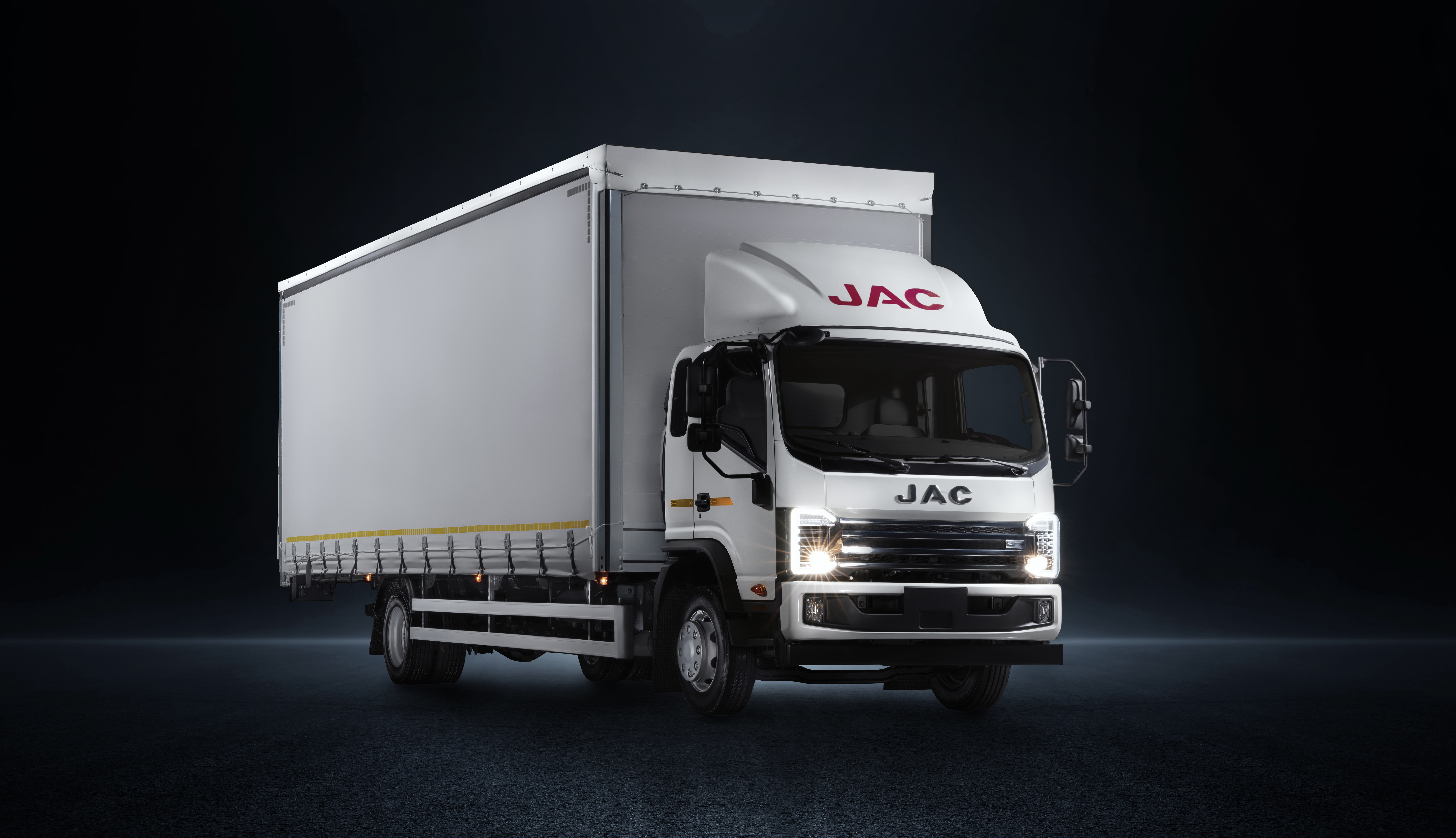 JAC N120X – это универсальный и высокотехнологичный среднетоннажный грузовик